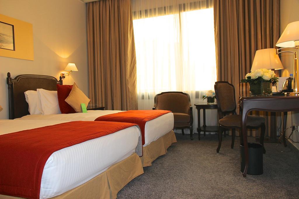 Le Bristol Hotel Beirut Exteriör bild